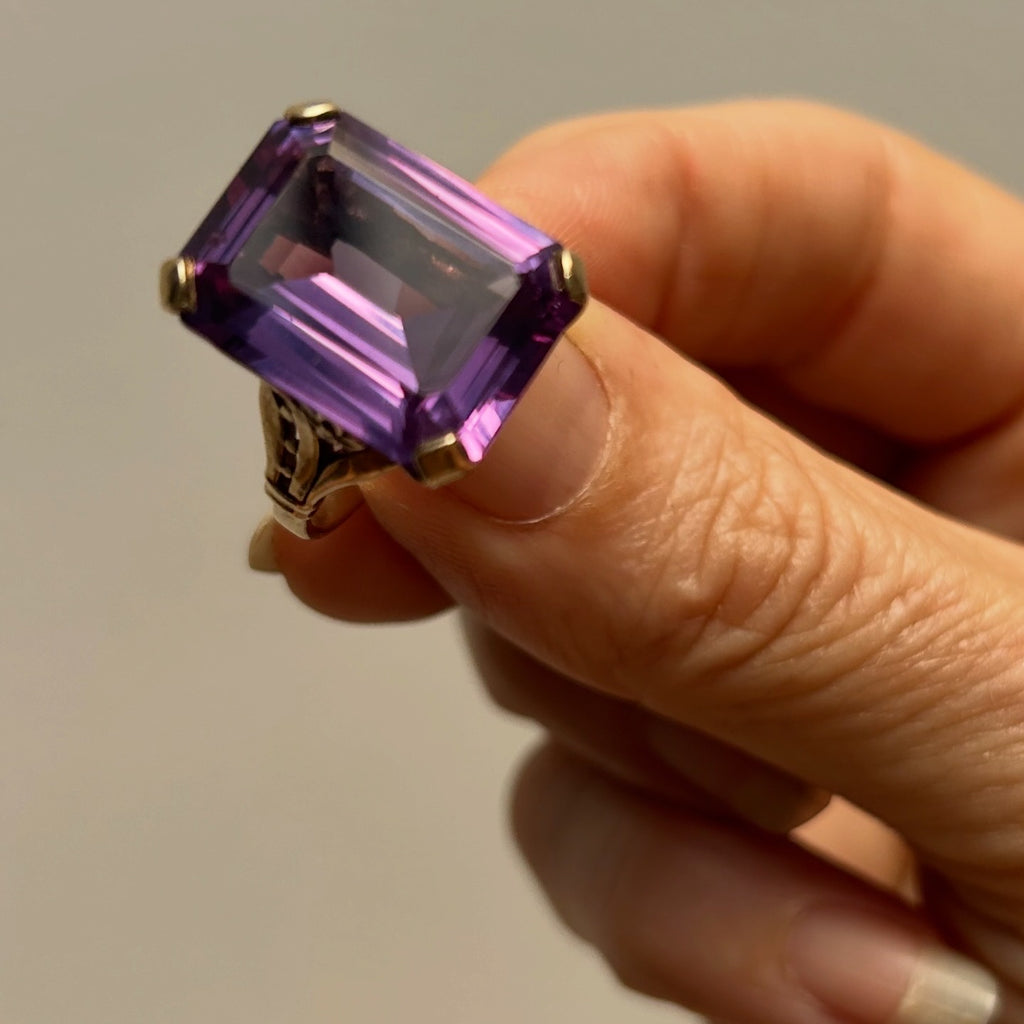 Square cut Amethyst set in 9Kt gold Ring