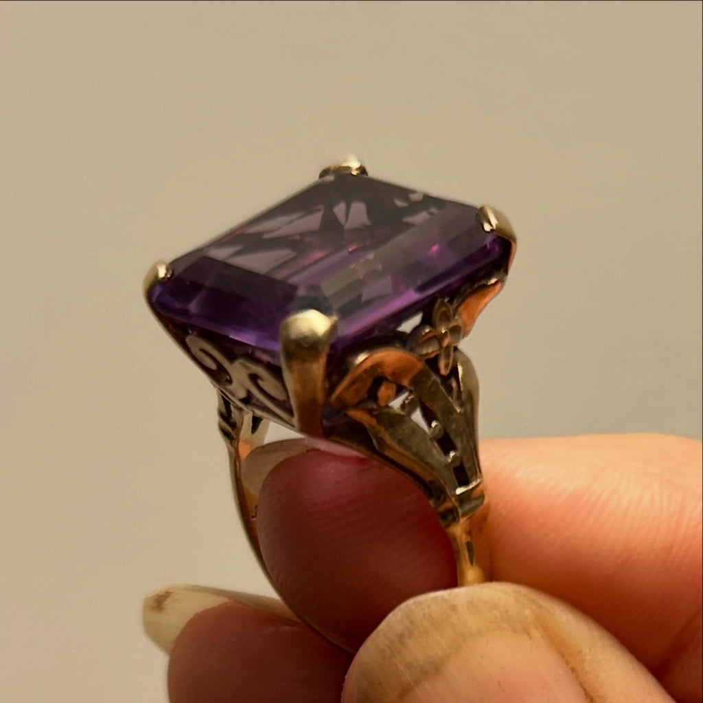 Square cut Amethyst set in 9Kt gold Ring