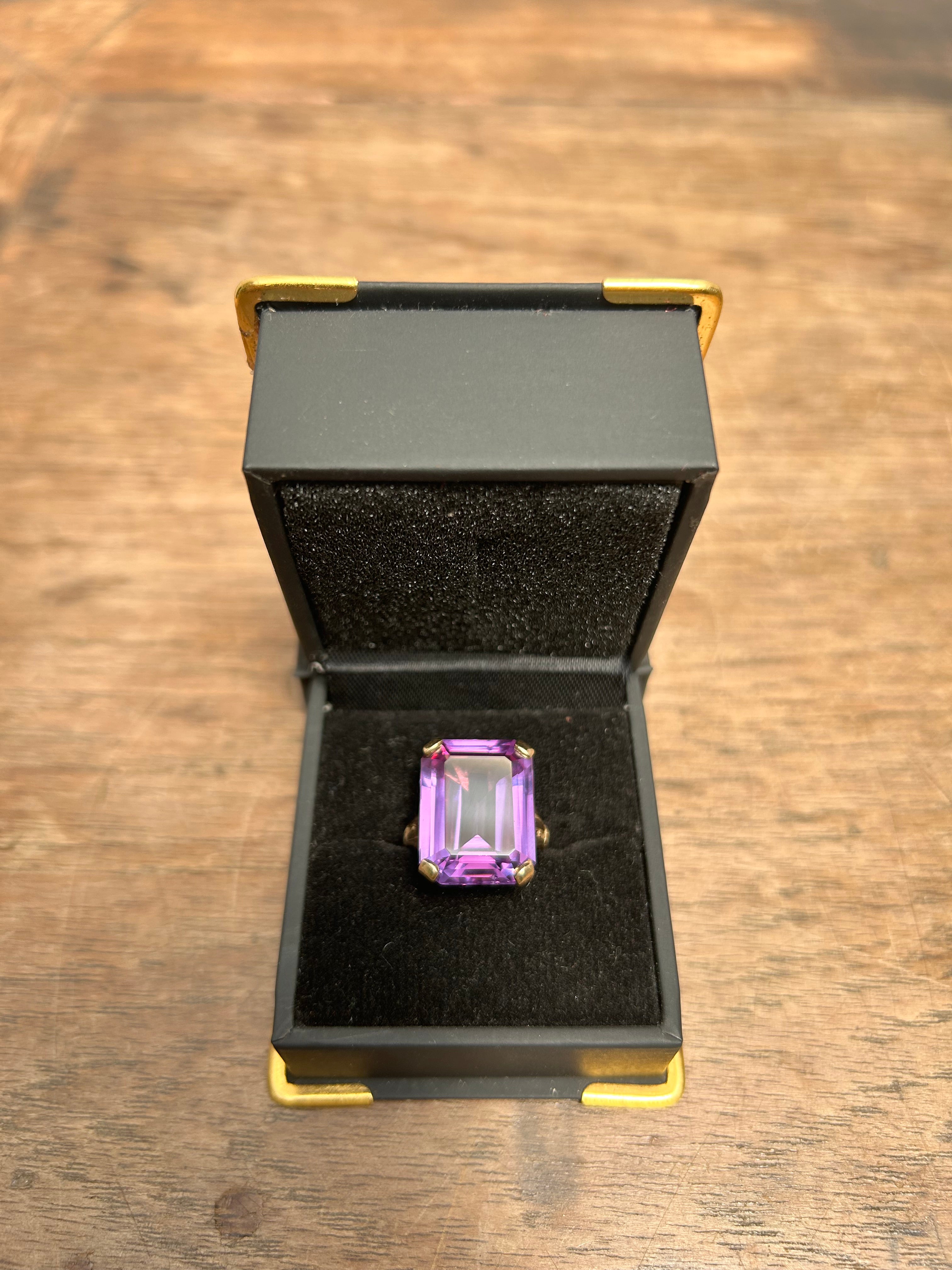 Square cut Amethyst set in 9Kt gold Ring
